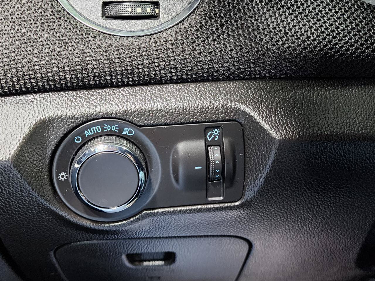 Used 2016 Chevrolet Cruze LT FWD image 34
