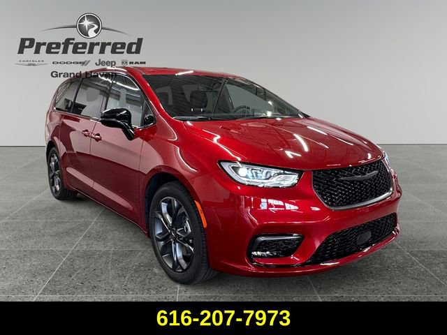 New 2026 Chrysler Pacifica Select