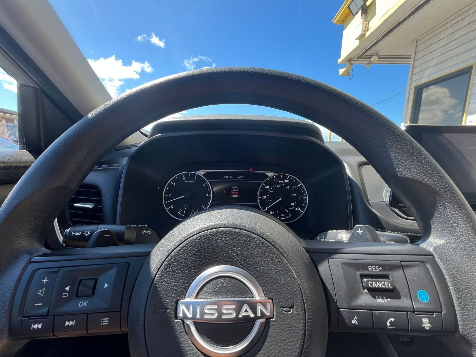 Used 2024 Nissan Rogue SV image 30