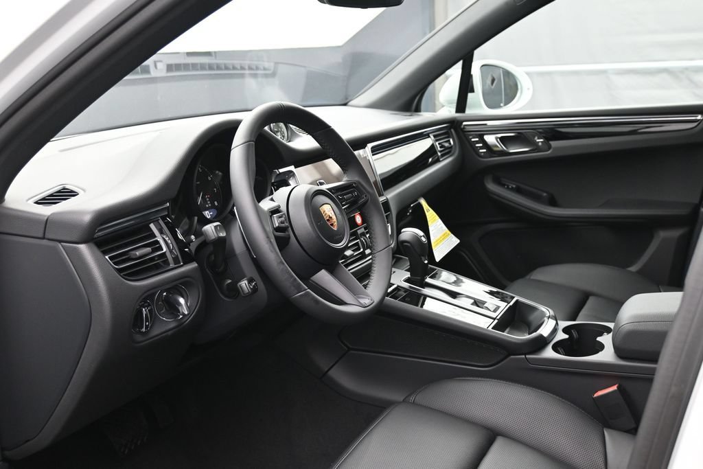New 2026 Porsche Macan AWD/4WD image 9