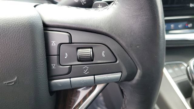 Used 2021 Cadillac Escalade Premium Luxury w/ LPO, Radiant Package AWD/4WD image 16