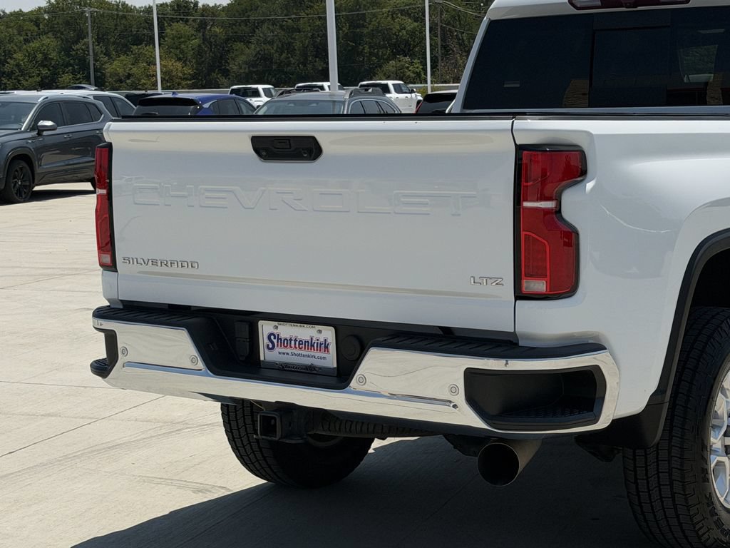 Used 2024 Chevrolet Silverado 2500 LTZ w/ LTZ Convenience Package AWD/4WD image 6