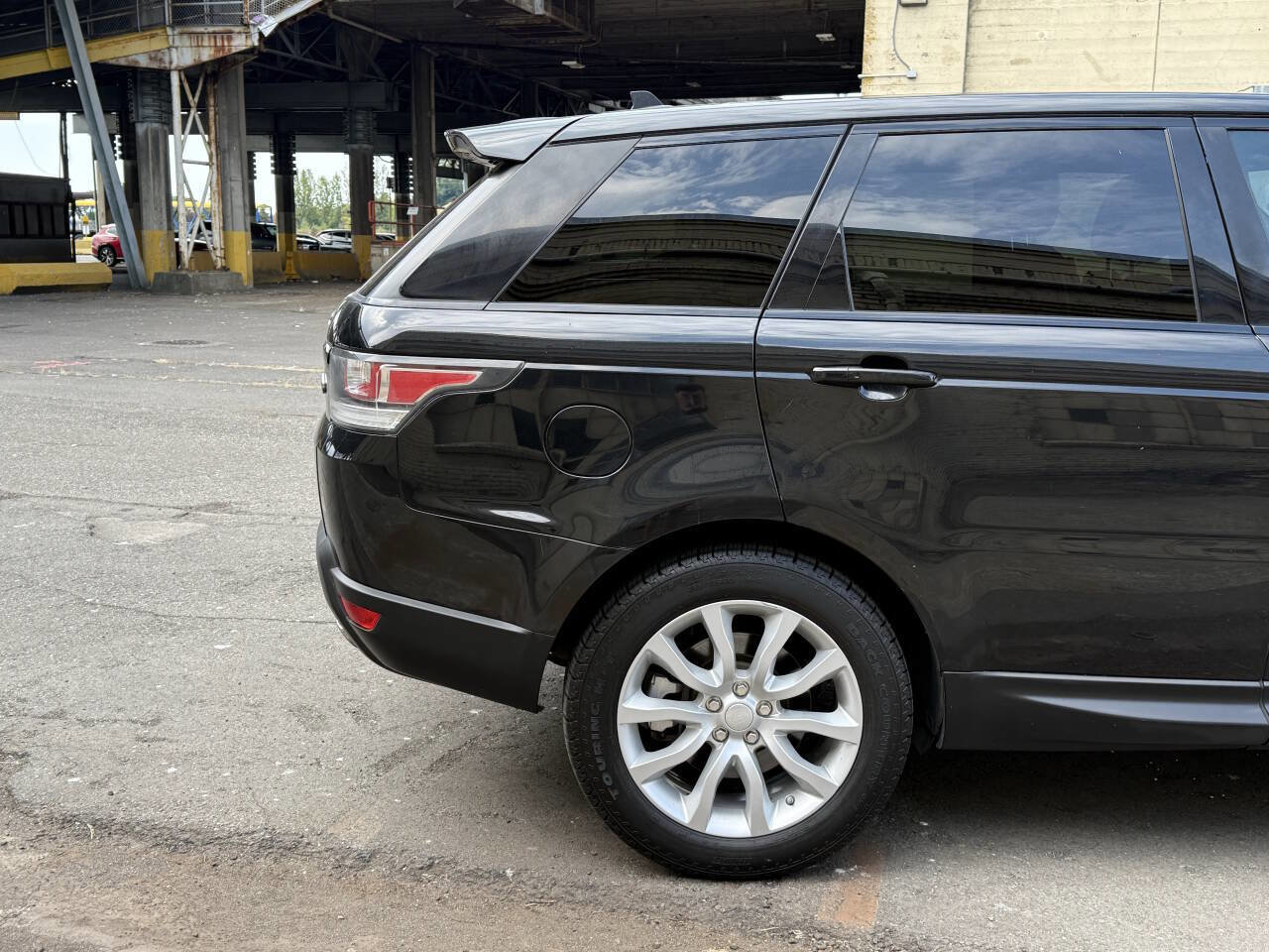 Used 2015 Land Rover Range Rover Sport HSE image 21