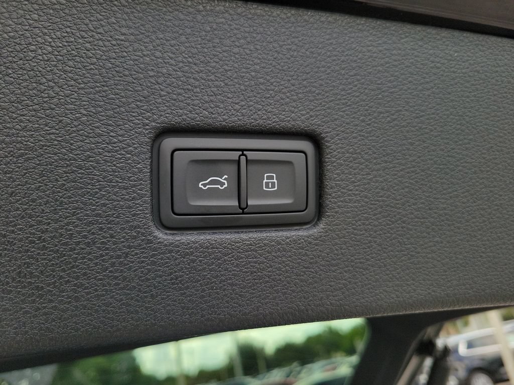 New 2026 Audi SQ8 Prestige AWD/4WD image 30