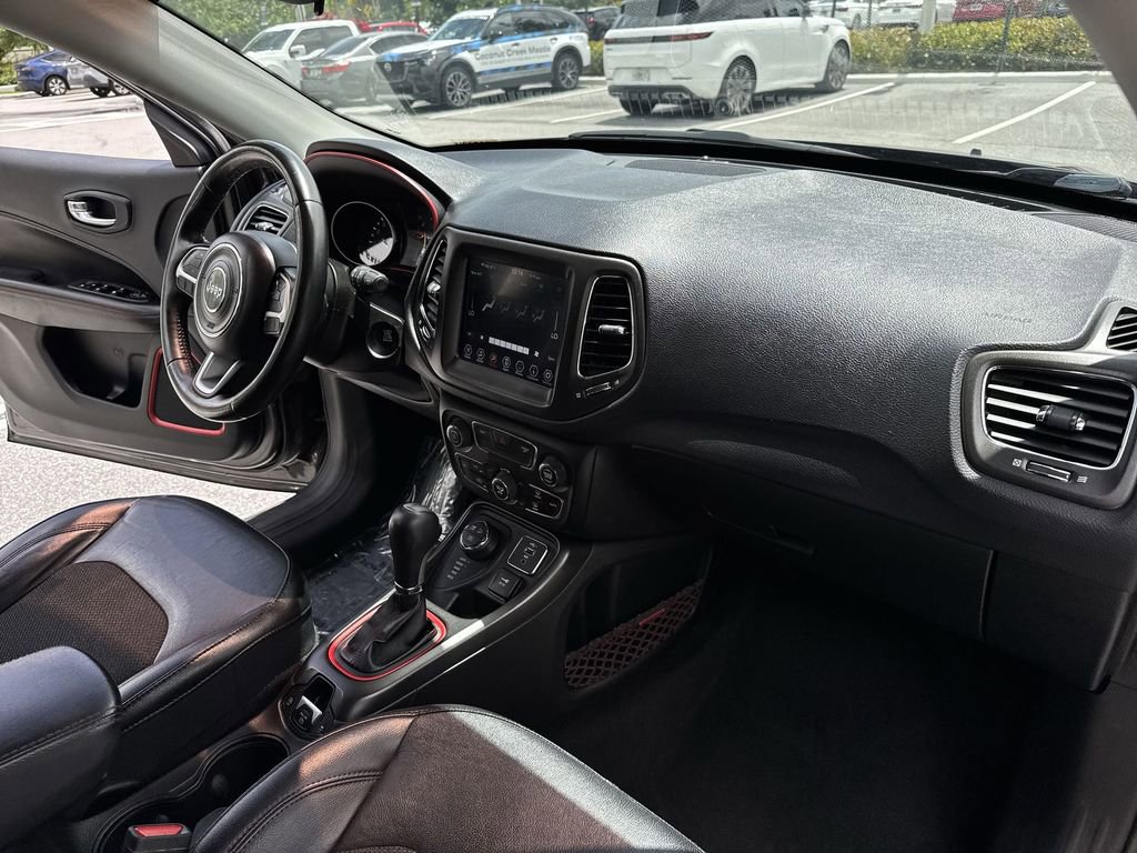 Used 2020 Jeep Compass Trailhawk AWD/4WD image 32