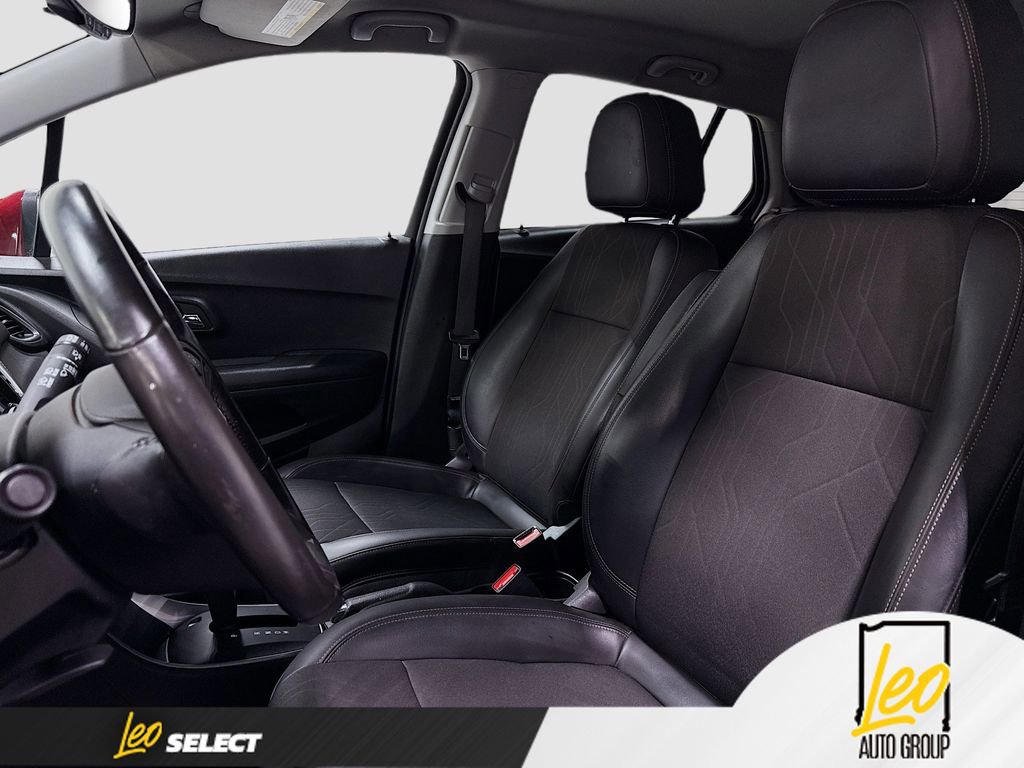 Used 2022 Chevrolet Trax LT w/ LT Convenience Package AWD/4WD image 19