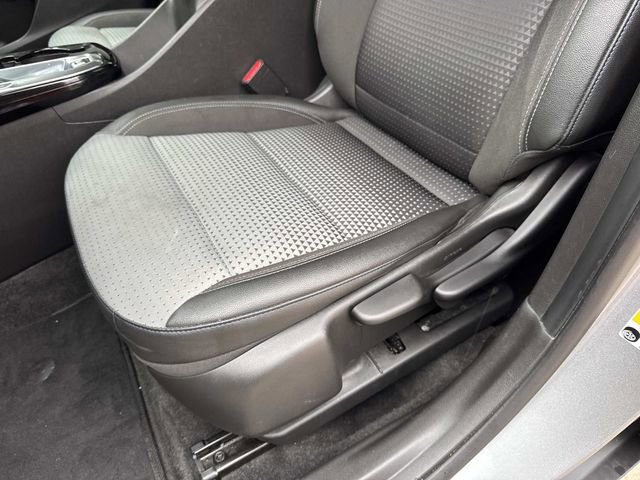 Used 2025 Chevrolet Trax LT w/ LT Convenience Package FWD image 22