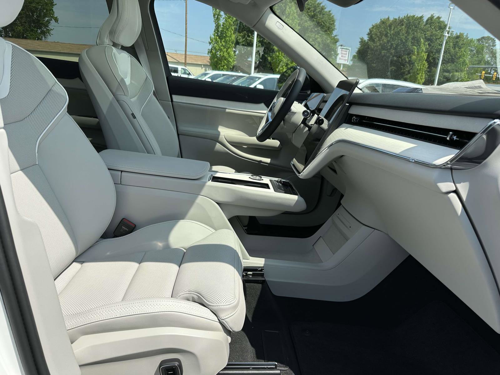 New 2025 Volvo EX90 Plus AWD/4WD image 11