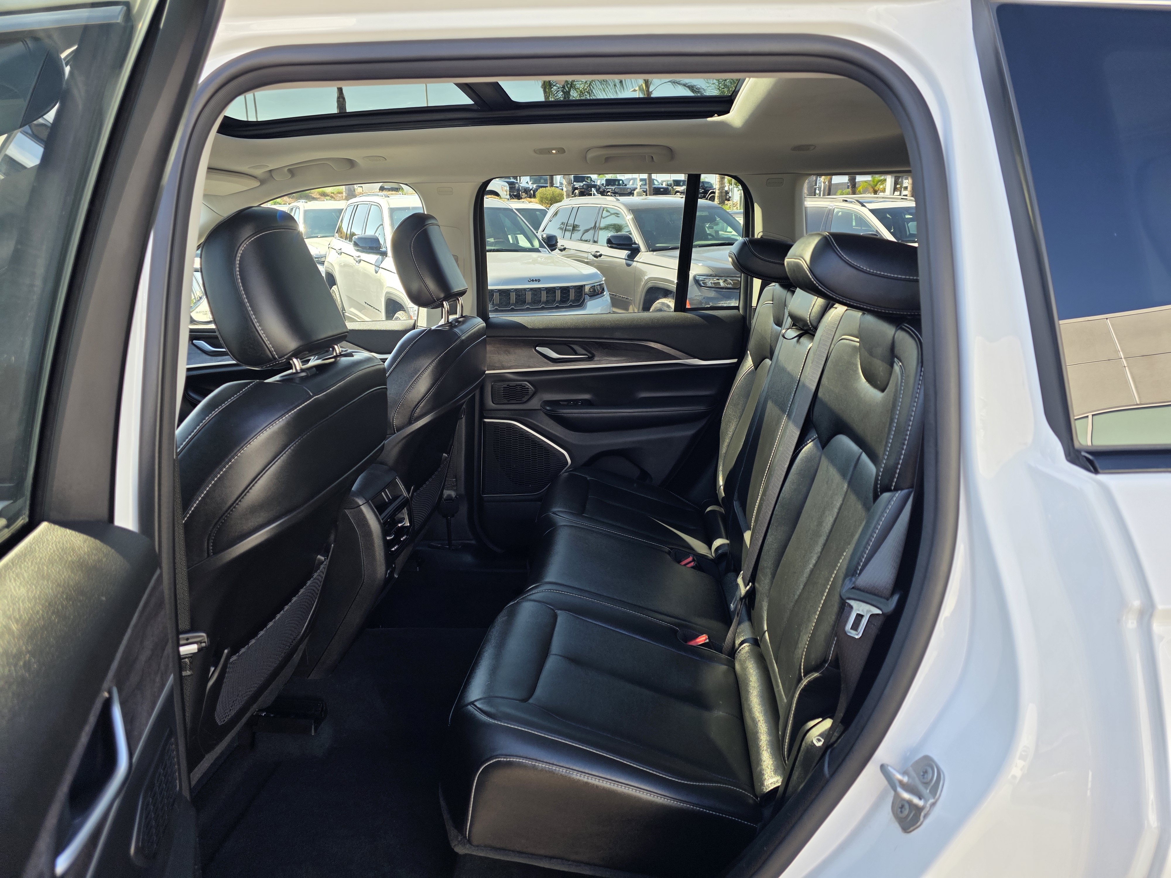 Used 2023 Jeep Grand Cherokee 4WD 4xe image 17