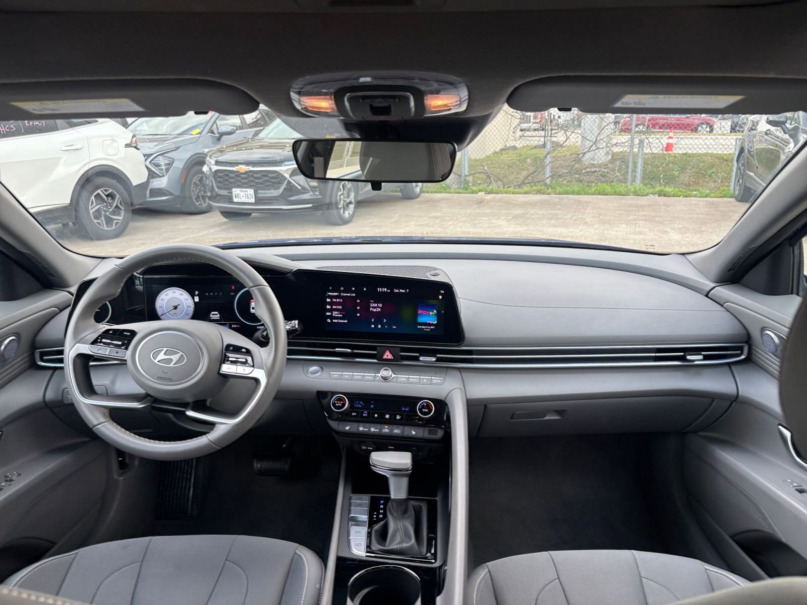 Used 2025 Hyundai Elantra SEL image 34