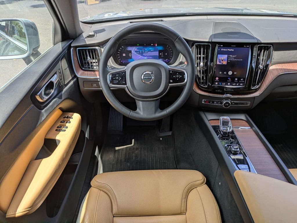 Used 2023 Volvo XC60 B5 Ultimate w/ Protection Package Premier AWD/4WD image 19