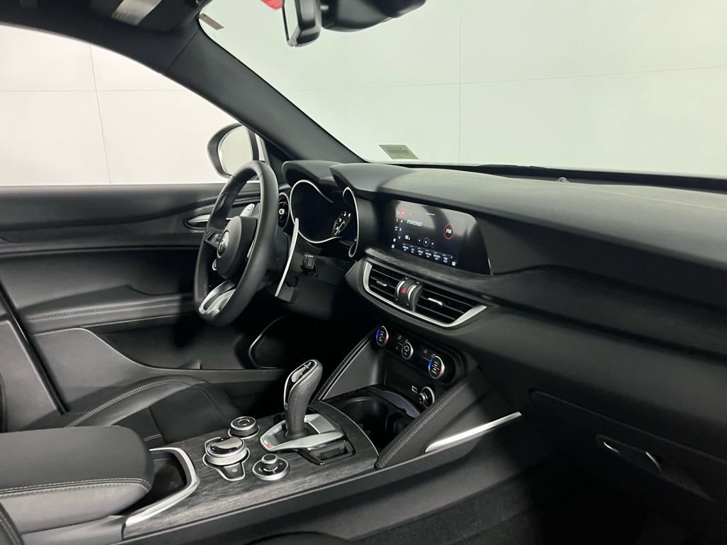 Used 2023 Alfa Romeo Stelvio Sprint image 33
