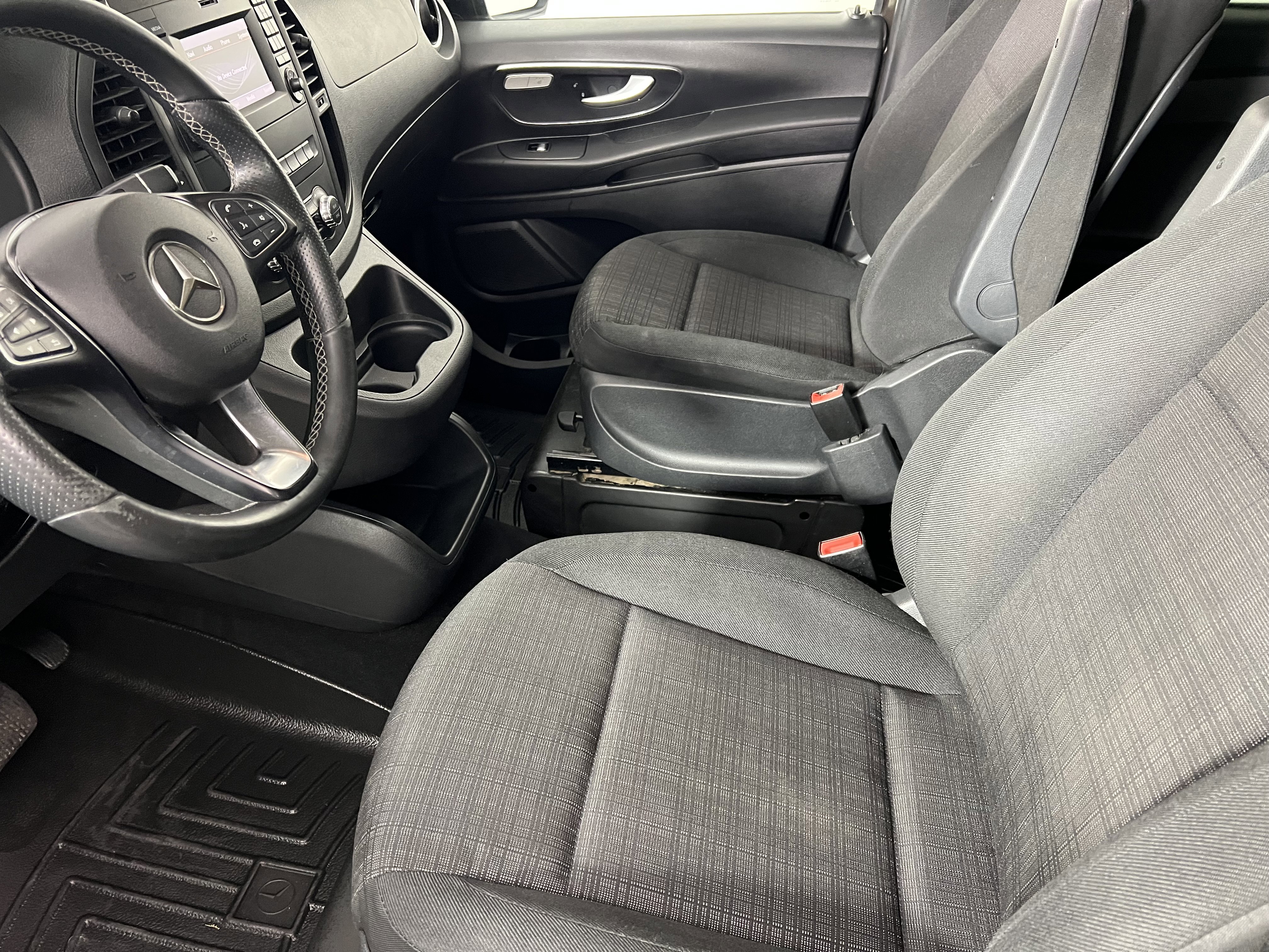 Used 2016 Mercedes-Benz Metris Passenger image 4