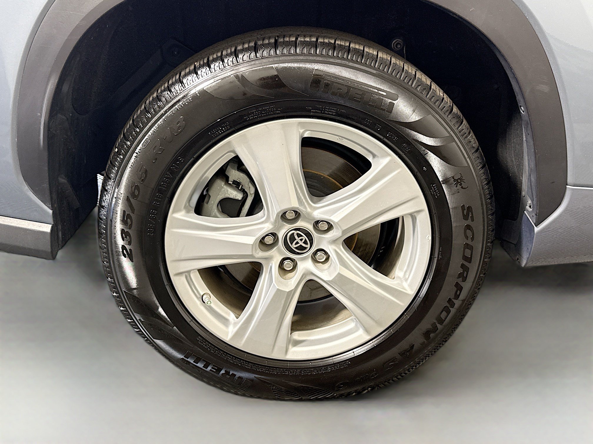 Used 2021 Toyota Highlander LE FWD image 33