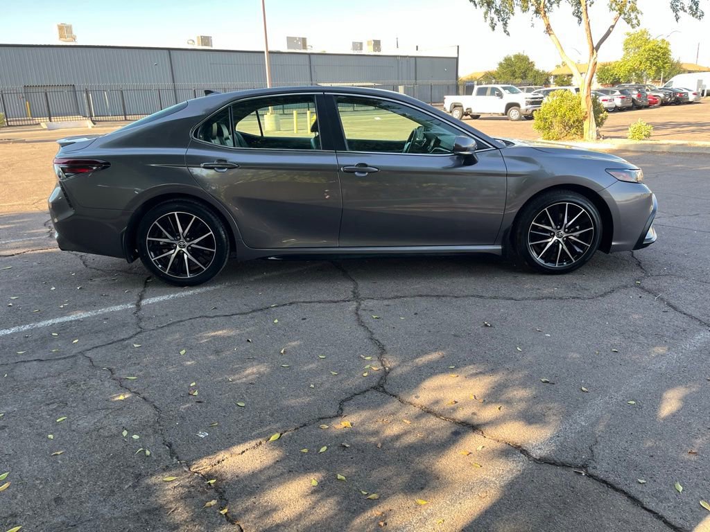 Used 2023 Toyota Camry SE image 10