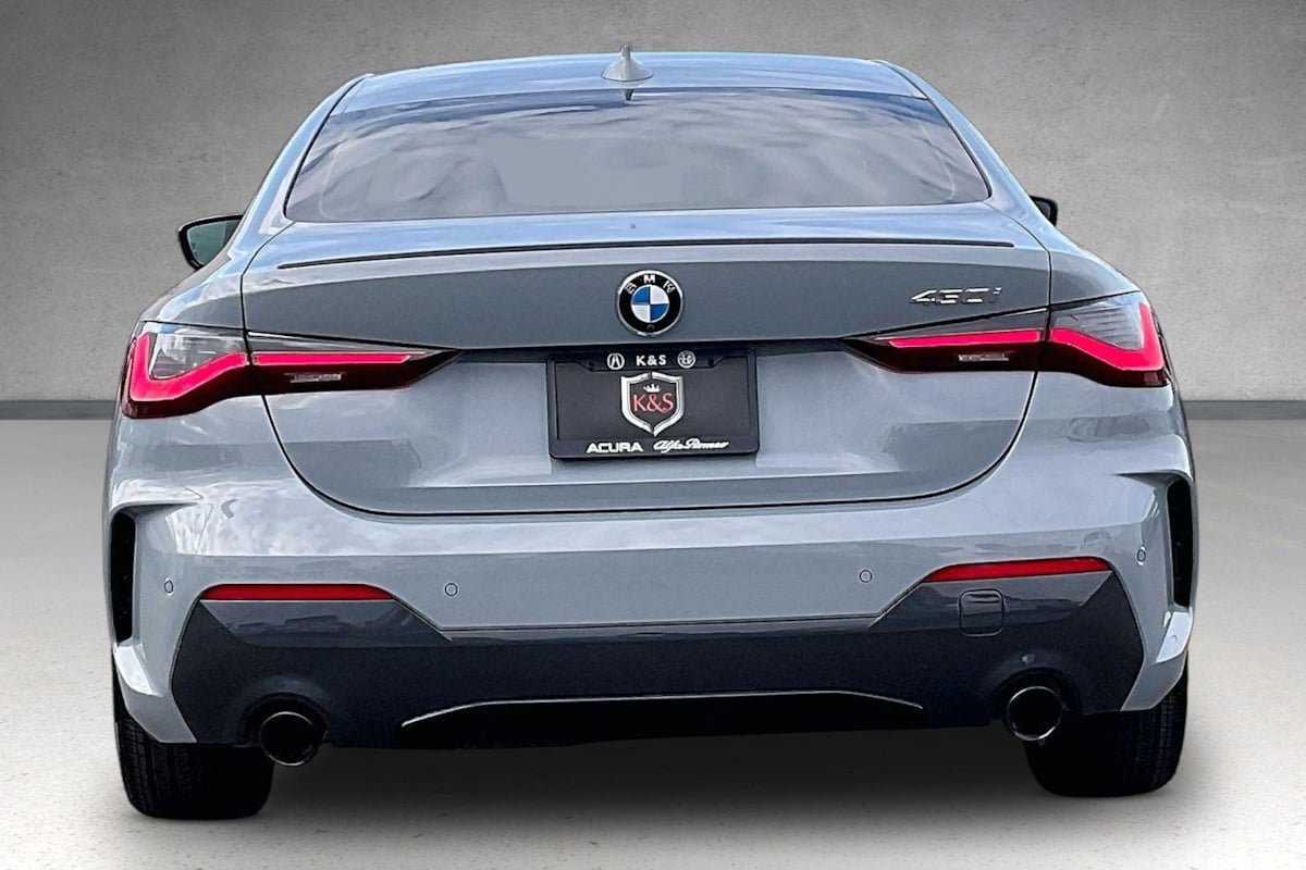 Used 2022 BMW 430i Coupe w/ M Sport Package RWD image 4