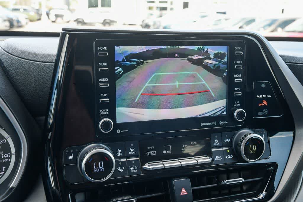 Used 2021 Toyota Highlander XLE FWD image 24
