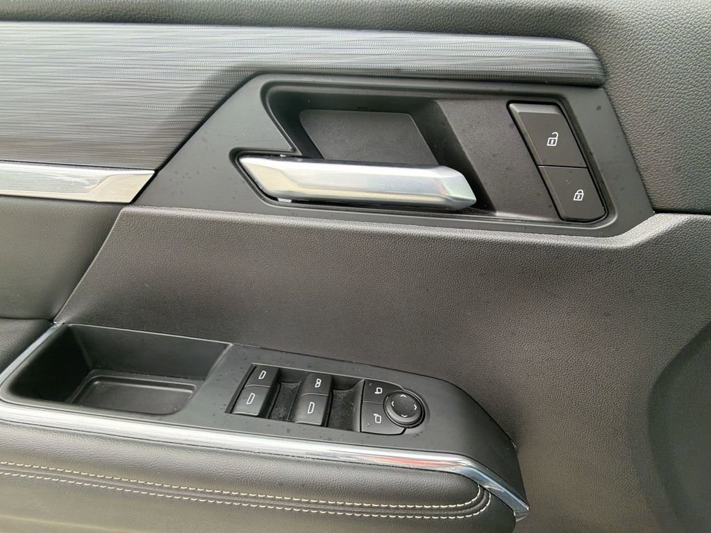 Used 2025 GMC Acadia Elevation image 28