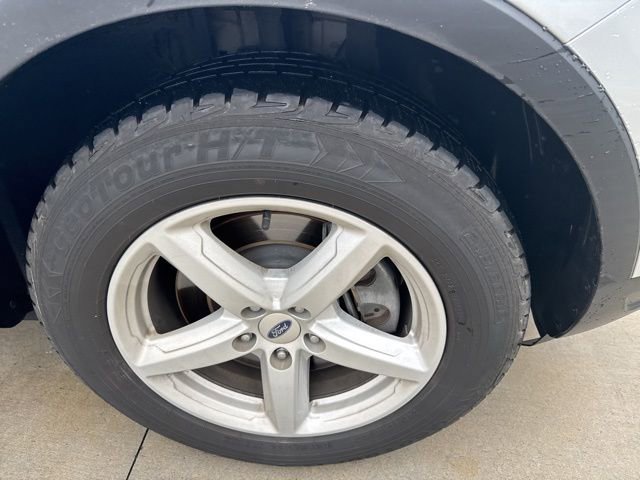 Used 2018 Ford Explorer XLT w/ Equipment Group 202A image 2