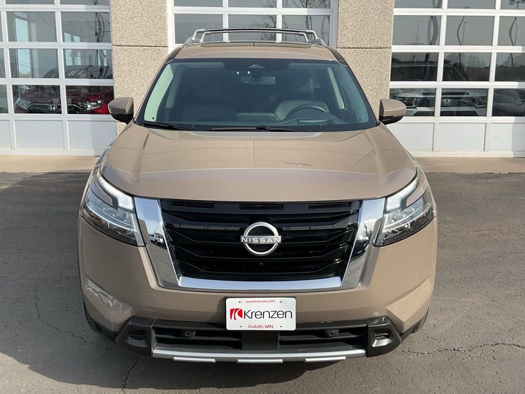 Used 2024 Nissan Pathfinder Platinum AWD/4WD image 2