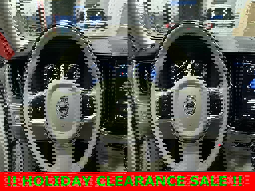 Used 2020 Volvo XC60 T5 Momentum image 17