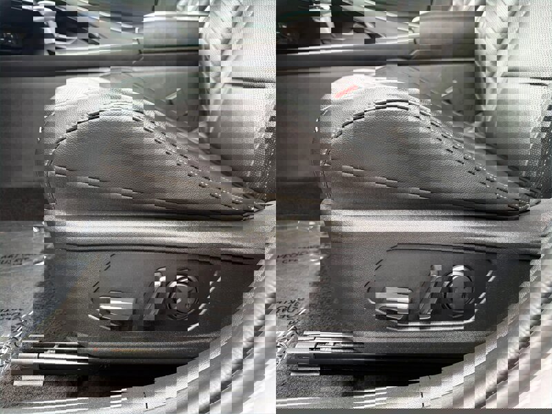 Used 2024 Hyundai Elantra Limited image 31