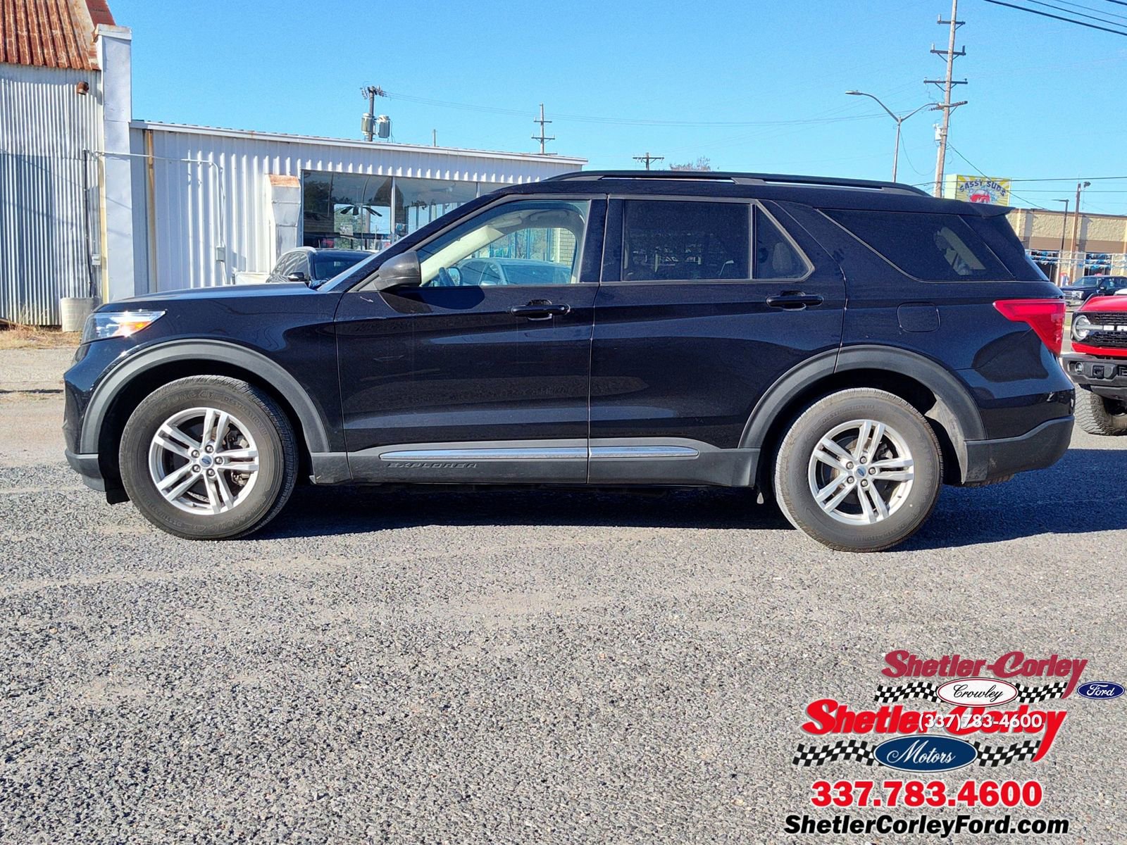 Used 2023 Ford Explorer XLT w/ Equipment Group 202A image 3