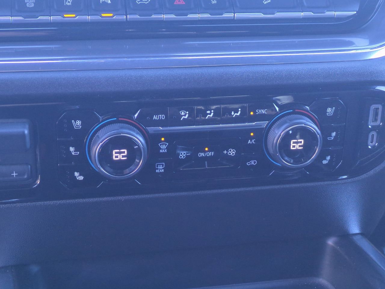 Used 2024 Chevrolet Silverado 2500 High Country w/ High Country Premium Package image 26