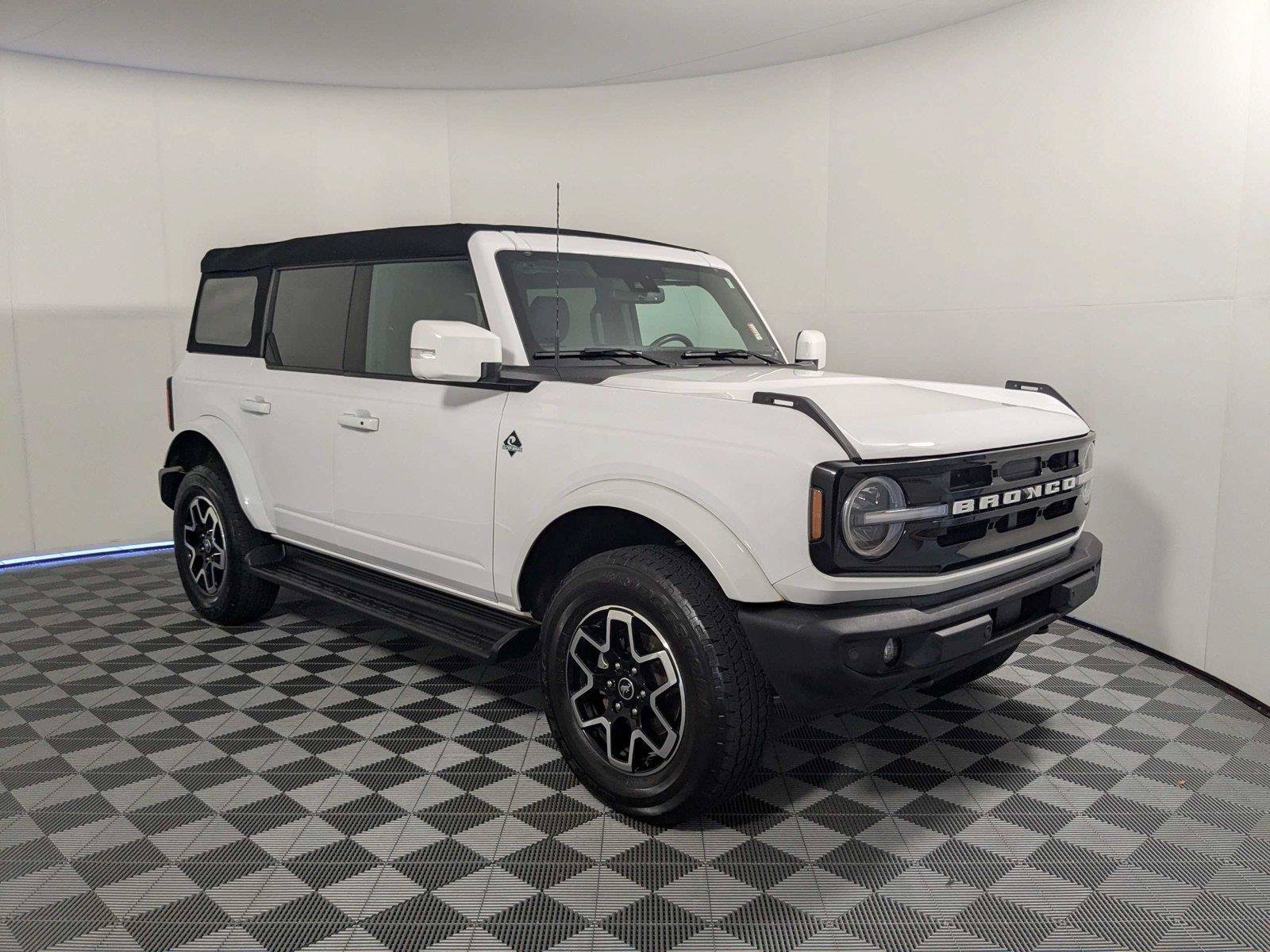 Used 2025 Ford Bronco Outer Banks AWD/4WD image 3