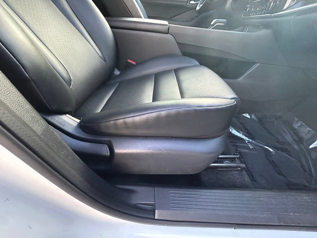 Used 2022 Nissan Rogue SV w/ SV Premium Package FWD image 25