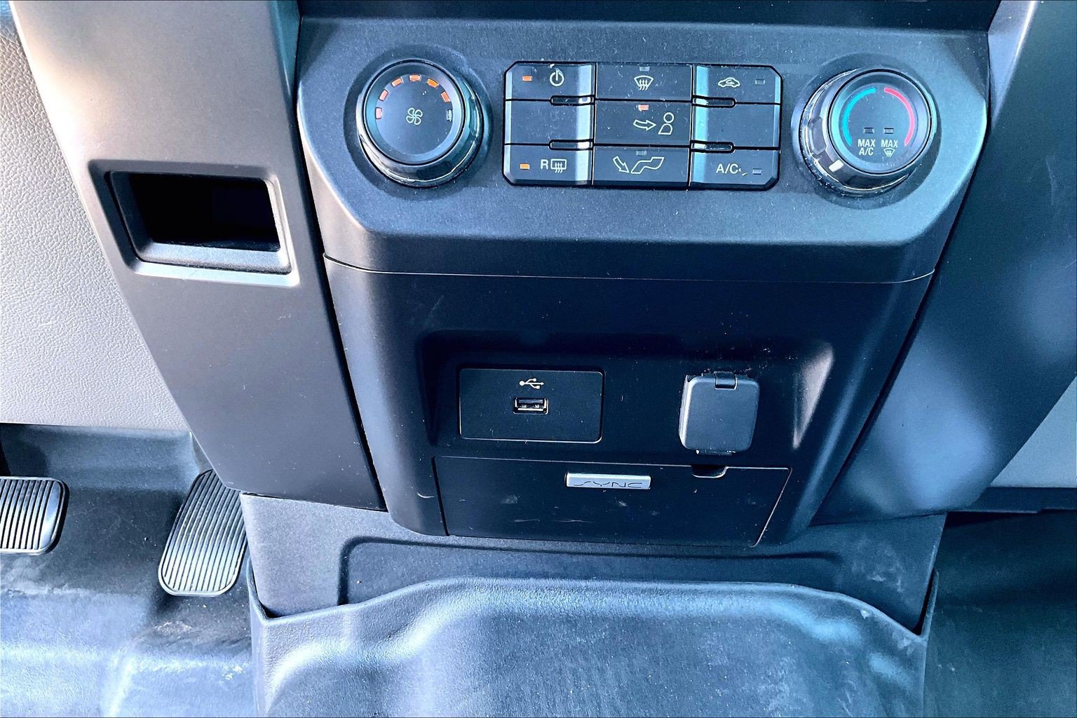 Used 2017 Ford F150 XLT w/ Equipment Group 301A Mid RWD image 23