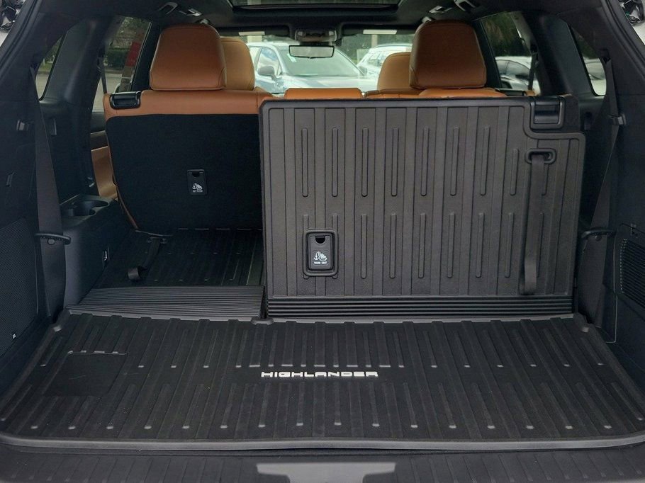New 2026 Toyota Highlander Platinum AWD/4WD image 9