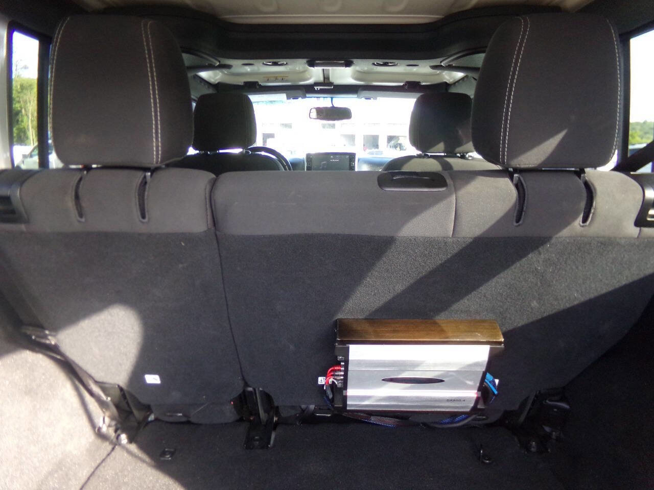 Used 2017 Jeep Wrangler Unlimited Sahara image 36