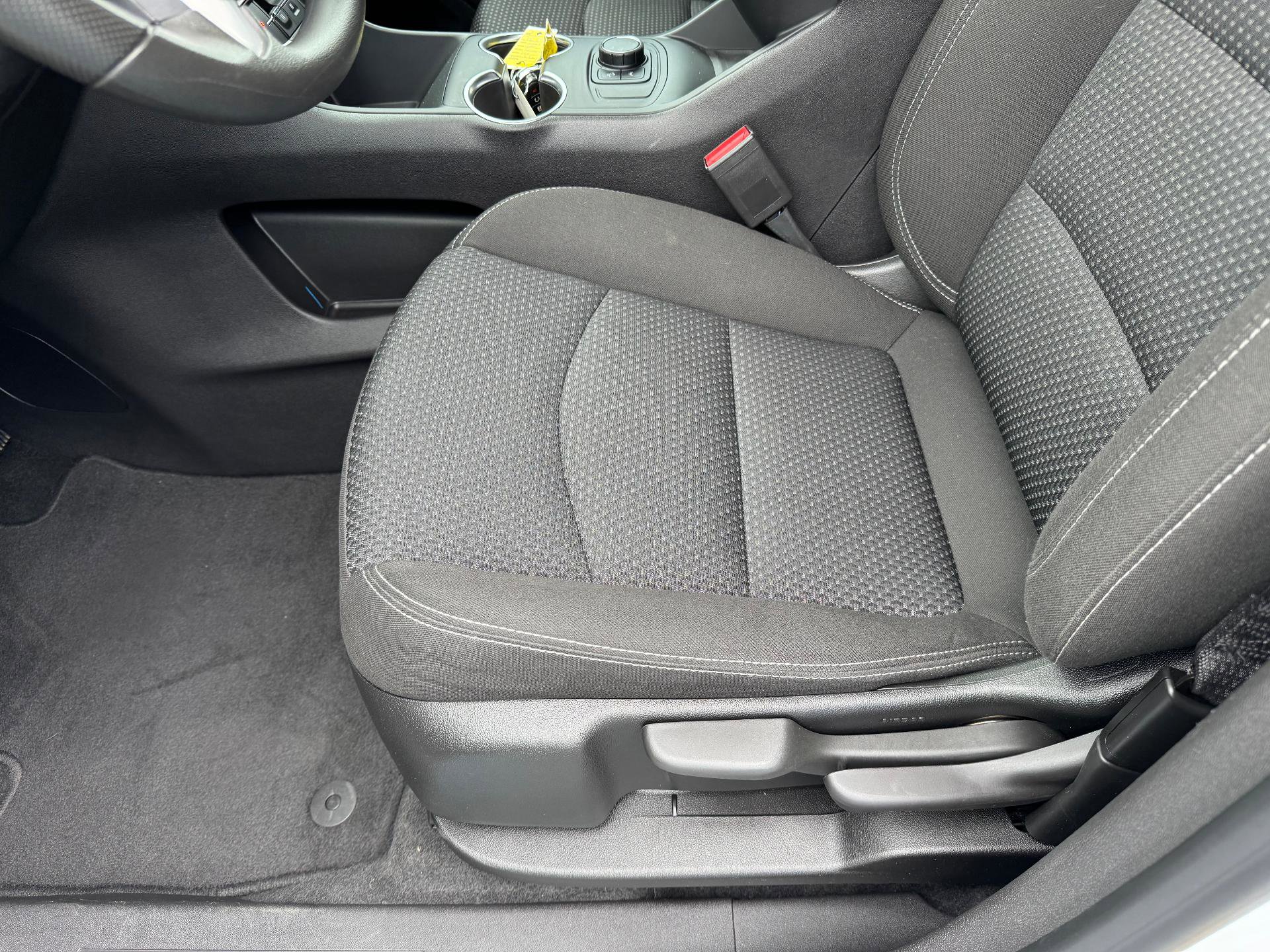 Used 2024 GMC Terrain SLE image 11