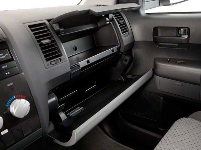 Used 2010 Toyota Tundra 4x4 CrewMax image 12