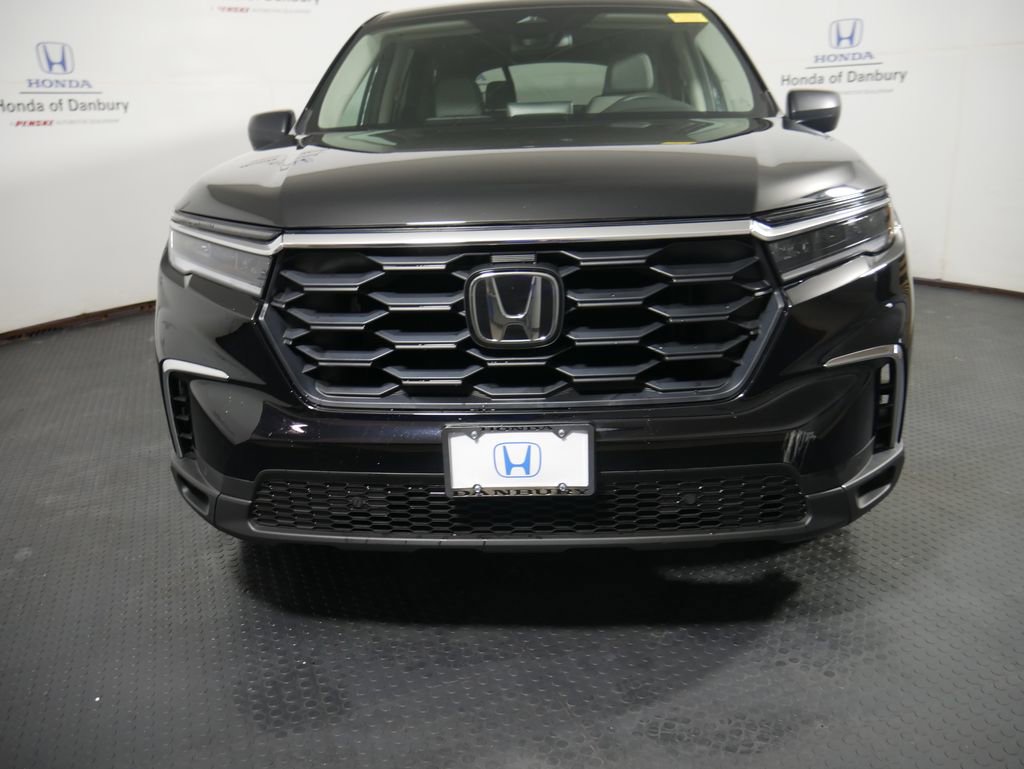 Used 2023 Honda Pilot LX image 2