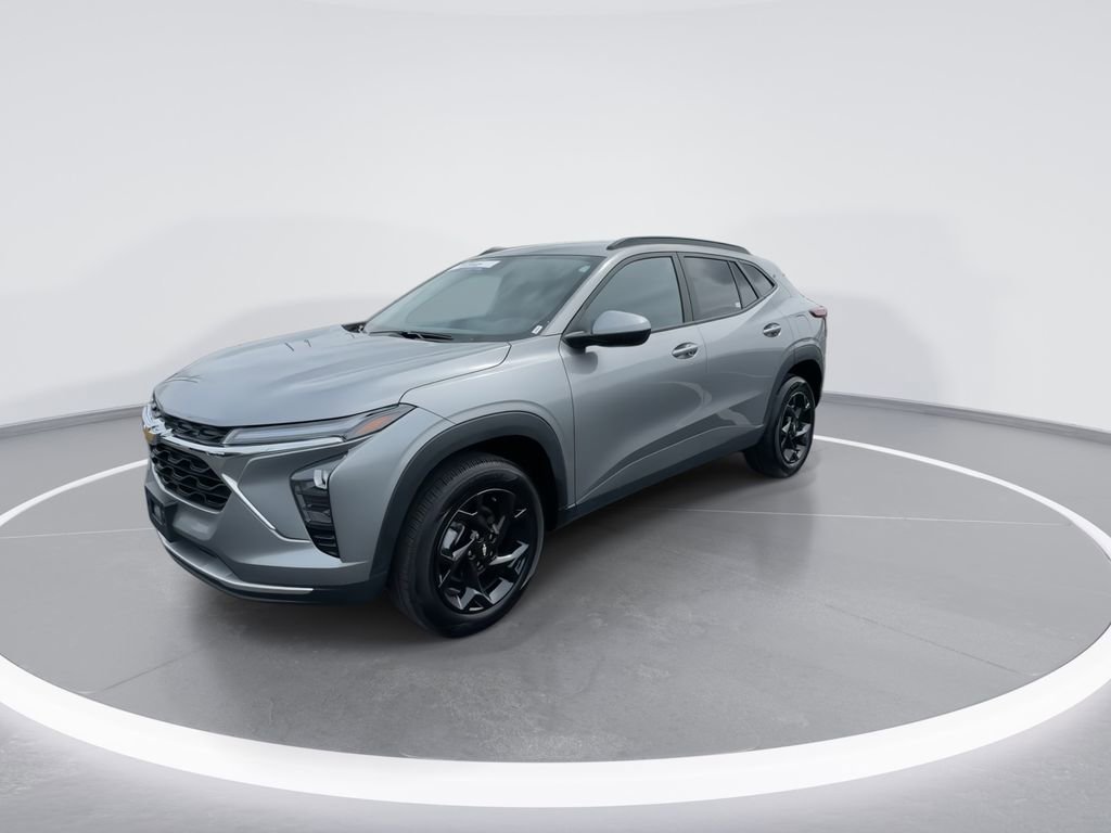 Used 2025 Chevrolet Trax LT w/ LT Convenience Package image 4