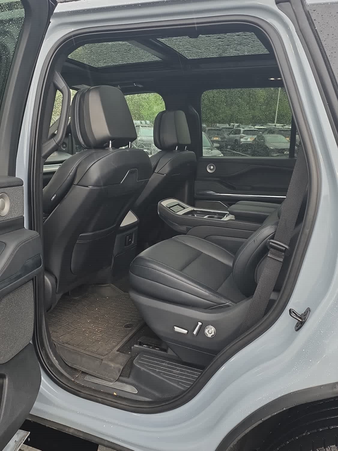 Used 2025 Lincoln Navigator Reserve w/ Jet Appearance Package AWD/4WD image 6