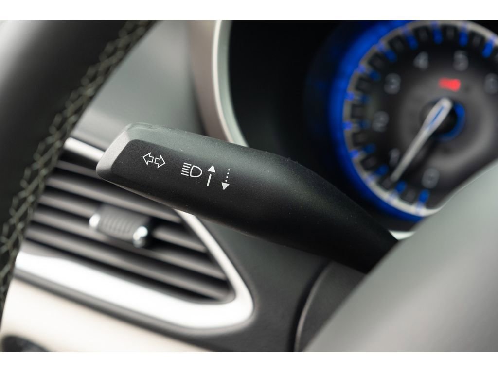 Used 2023 Chrysler Voyager LX image 22