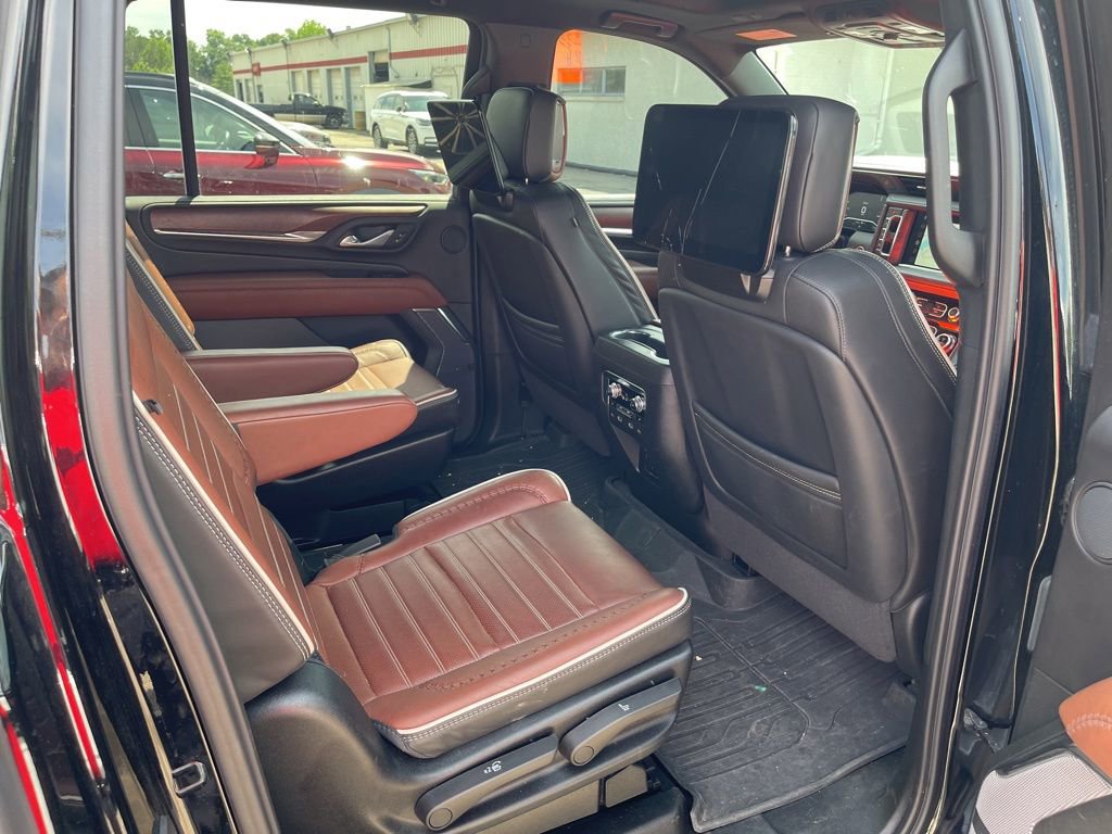 Used 2024 GMC Yukon XL Denali Ultimate AWD/4WD image 14