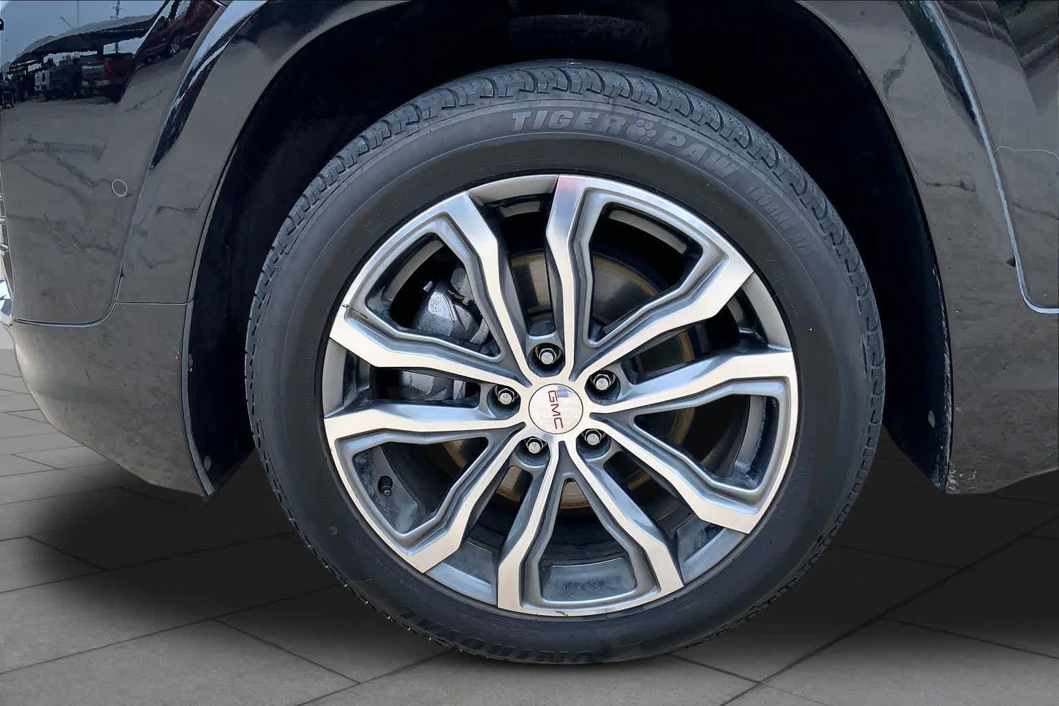 Used 2019 GMC Terrain Denali w/ Advanced Safety Package AWD/4WD image 11
