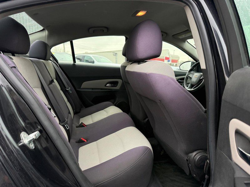 Used 2013 Chevrolet Cruze LS image 9