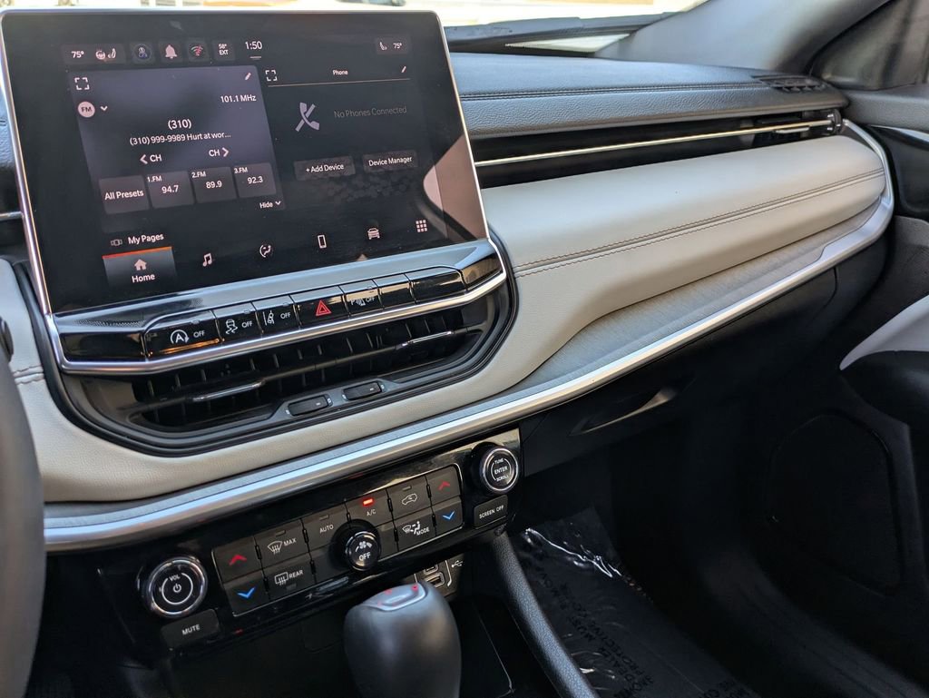 Used 2025 Jeep Compass Limited image 15