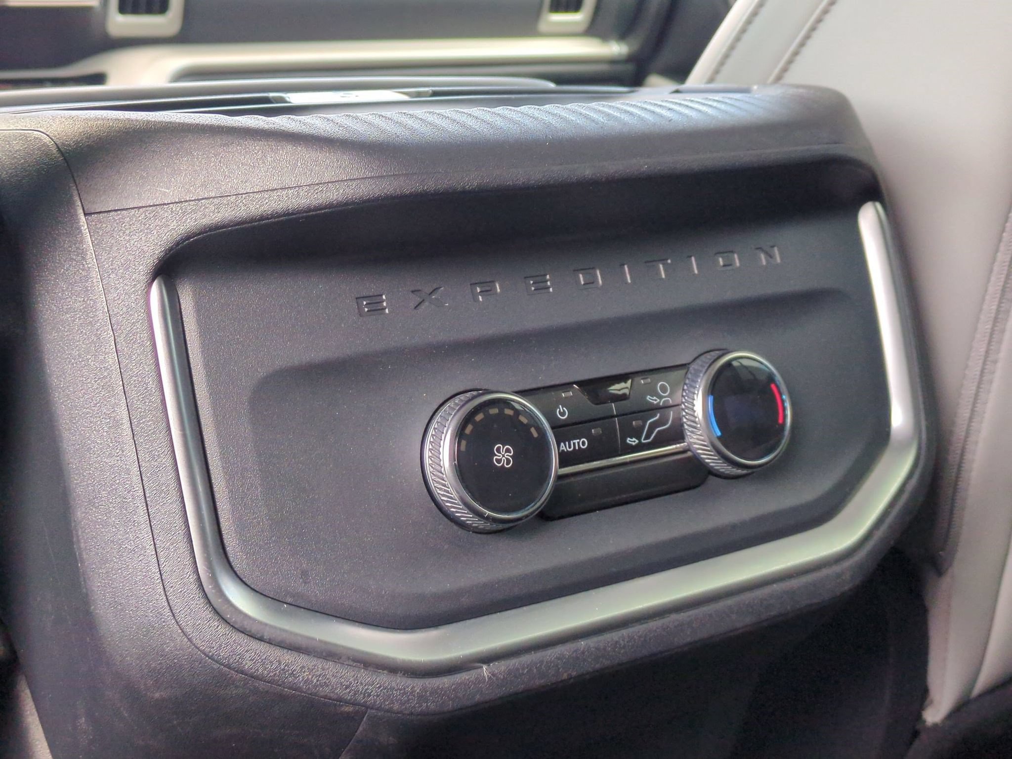 Certified 2025 Ford Expedition Active AWD/4WD image 27