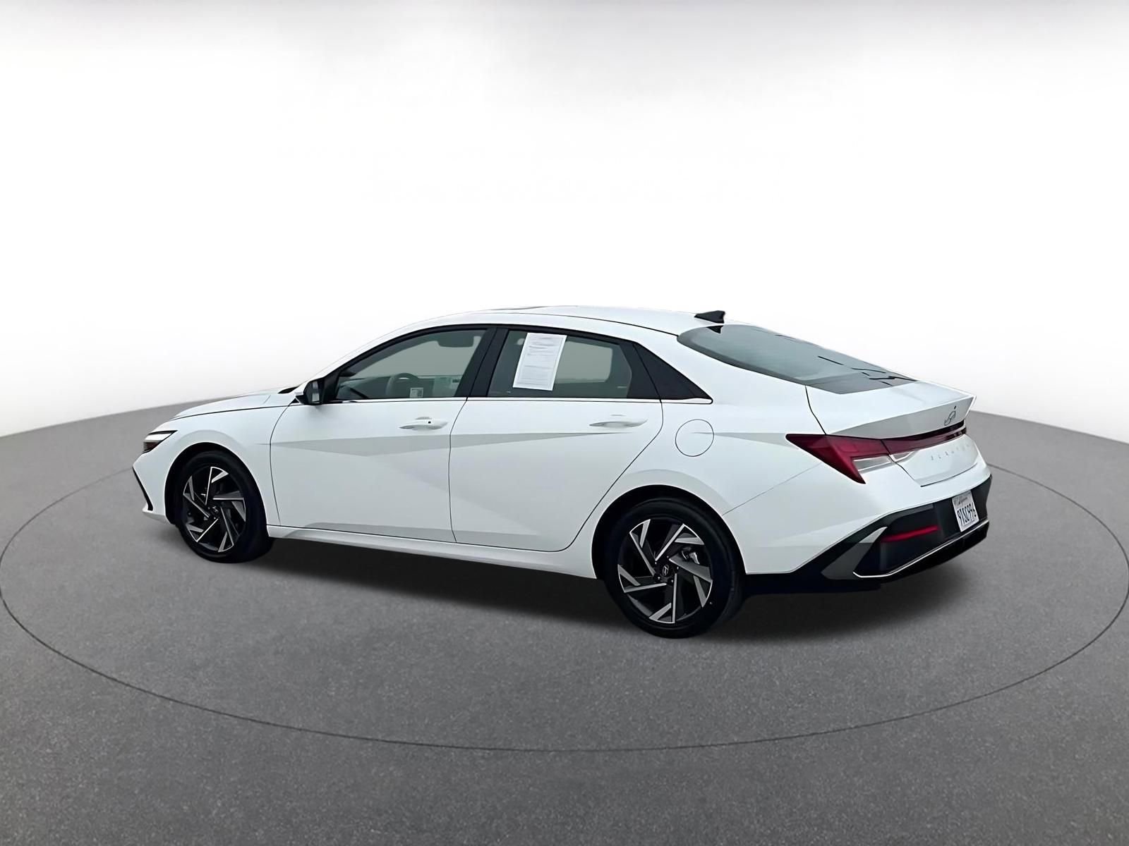 Used 2025 Hyundai Elantra SEL image 10