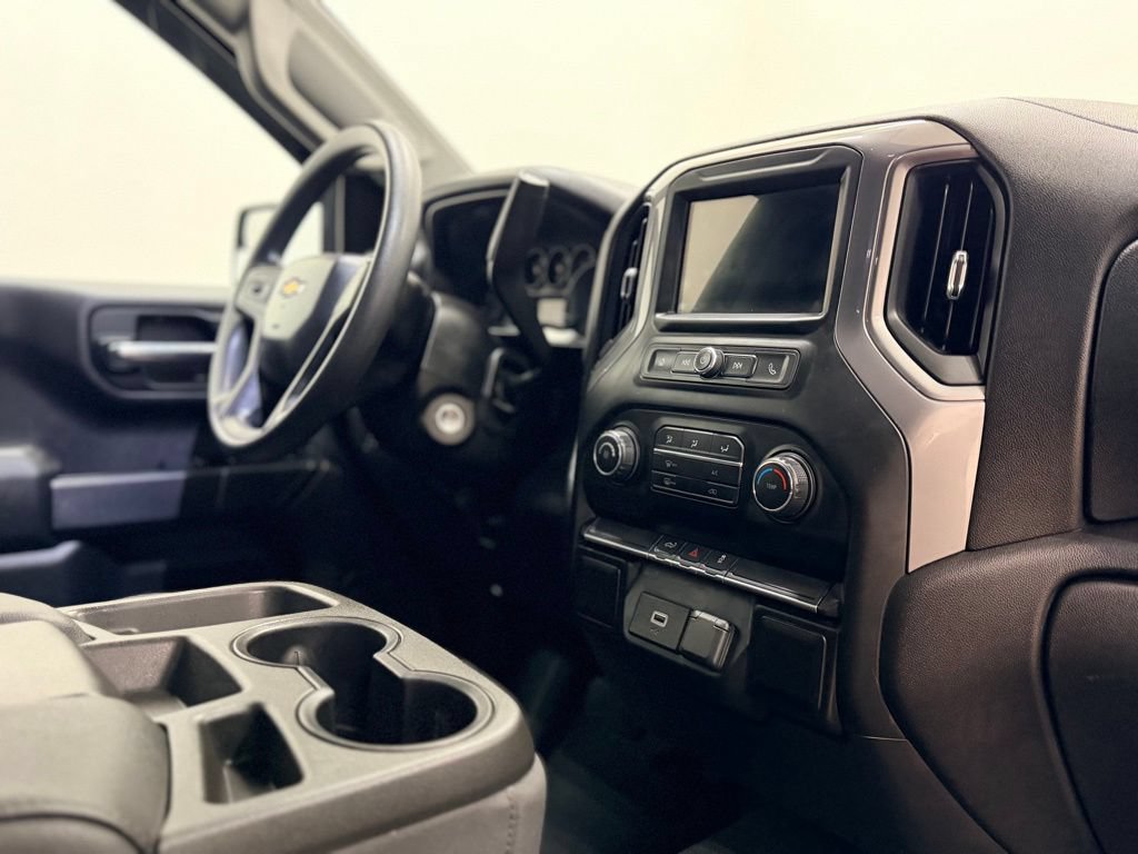 Used 2019 Chevrolet Silverado 1500 Custom w/ Custom Value Package AWD/4WD image 17