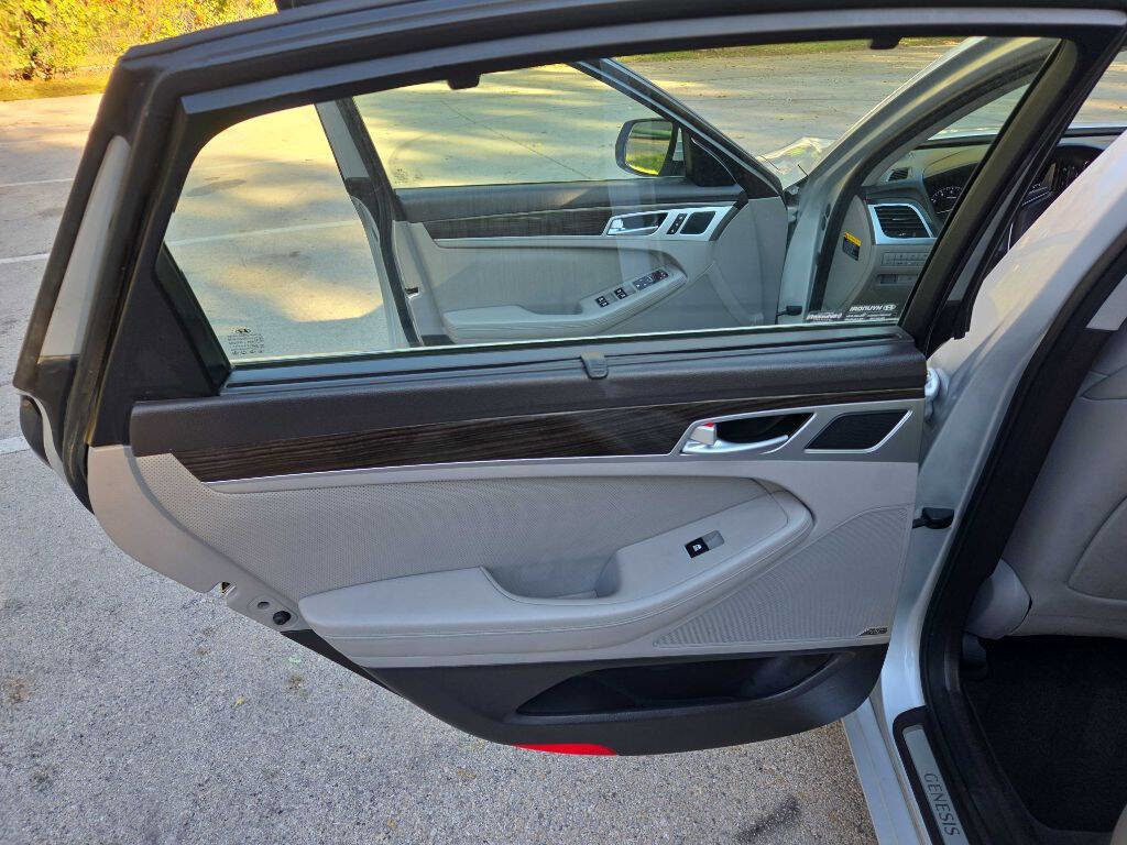 Used 2015 Hyundai Genesis 3.8 w/ Option Group 03 image 20