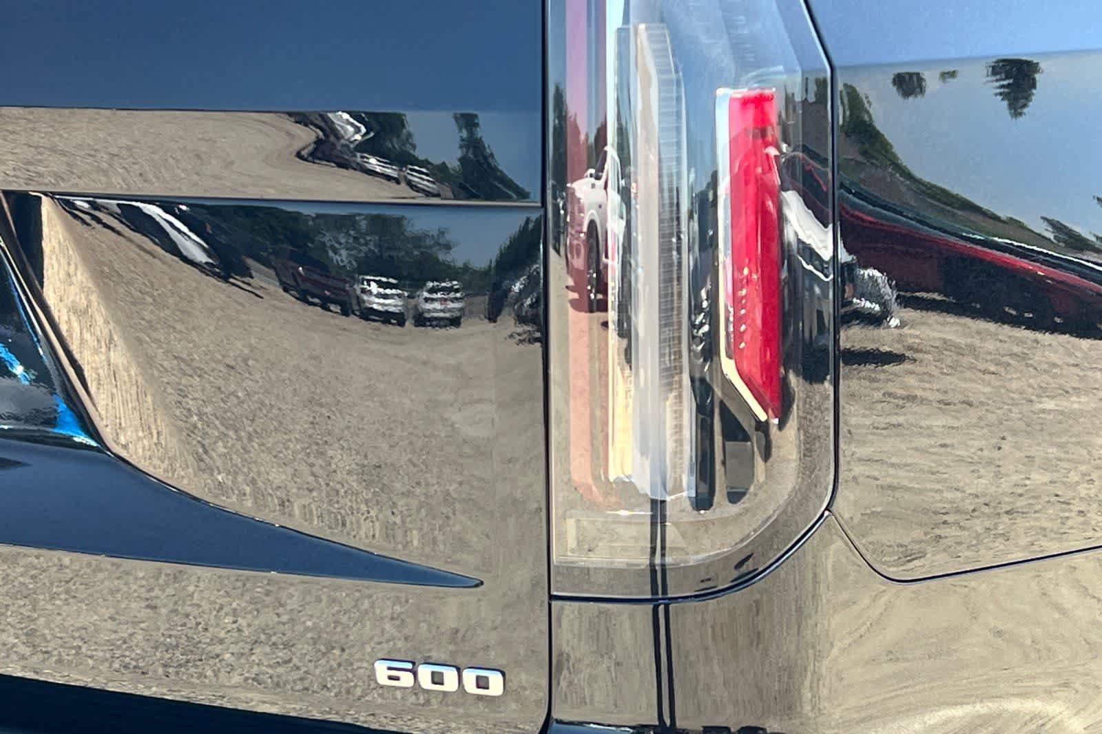 Used 2022 Cadillac Escalade ESV Luxury AWD/4WD image 38