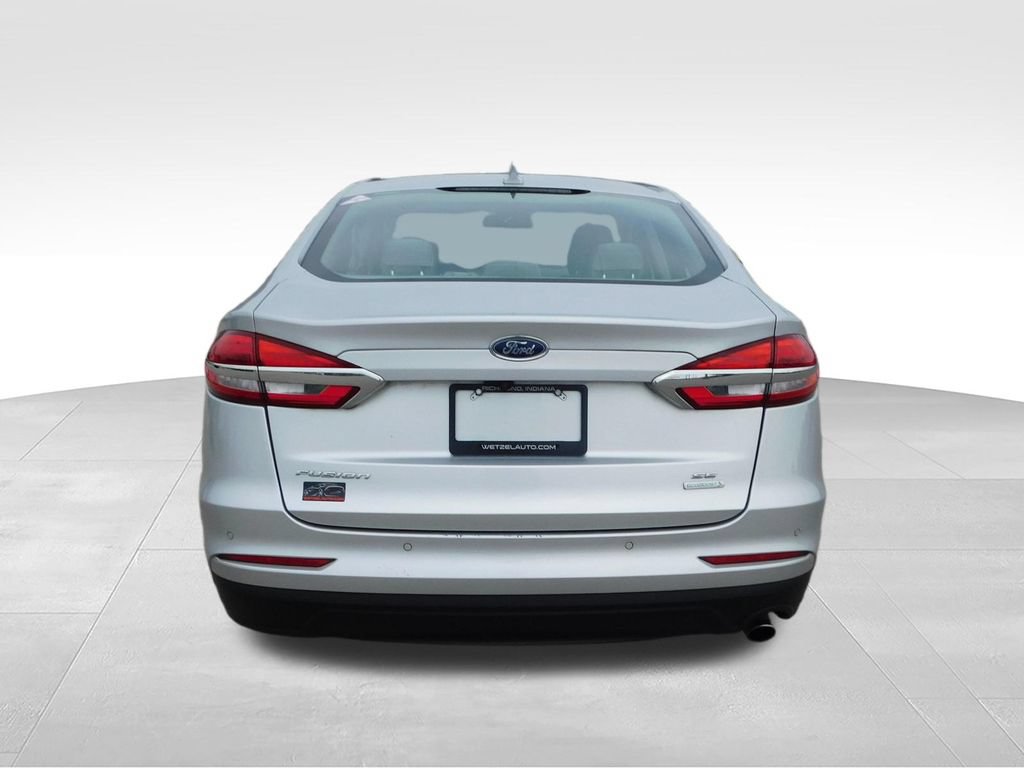 Used 2019 Ford Fusion SE FWD image 4