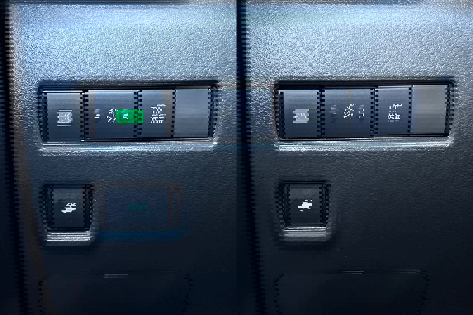 Used 2025 Nissan Sentra SV image 31